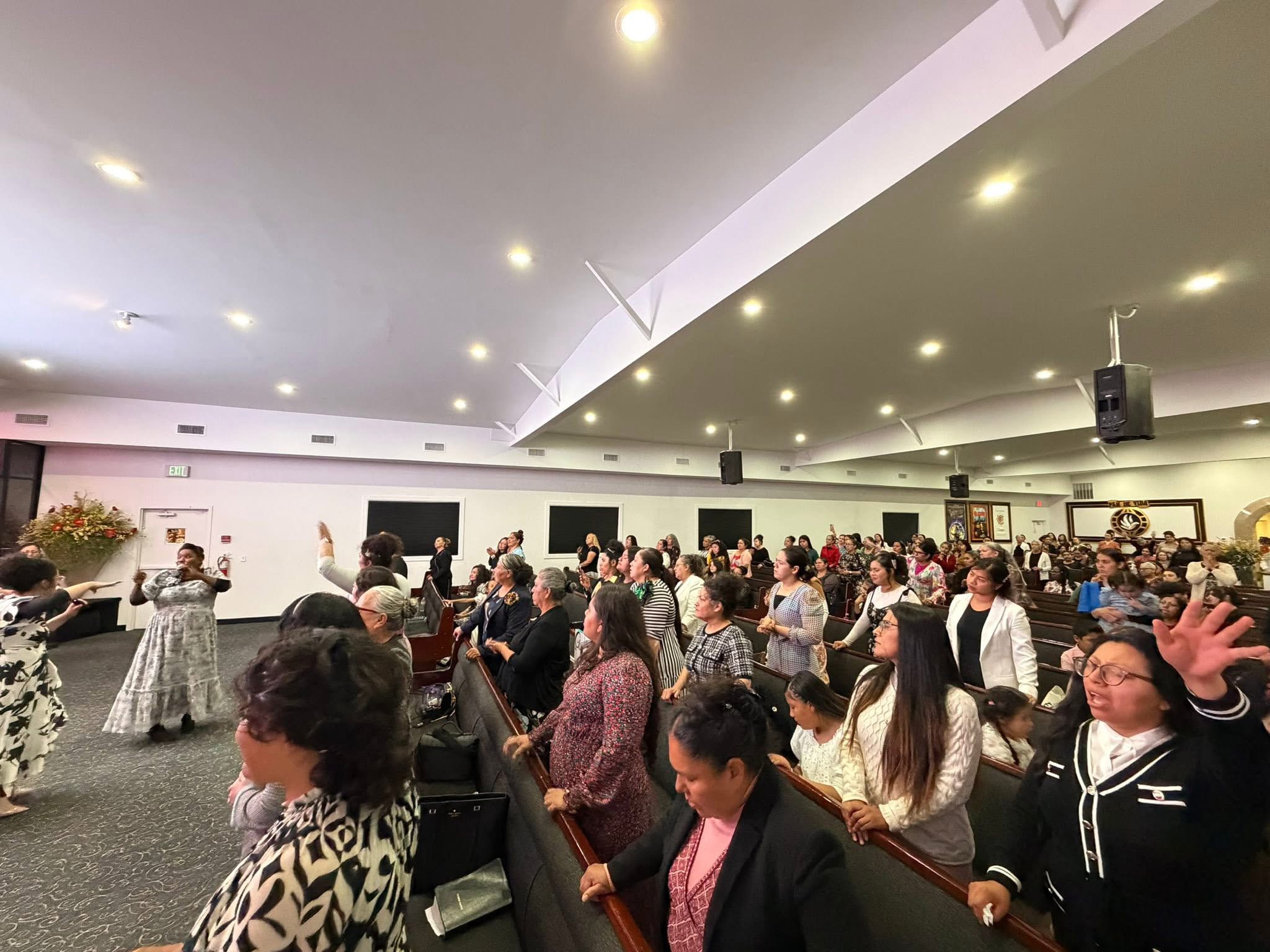 Congregation worshipping at Pan De Vida